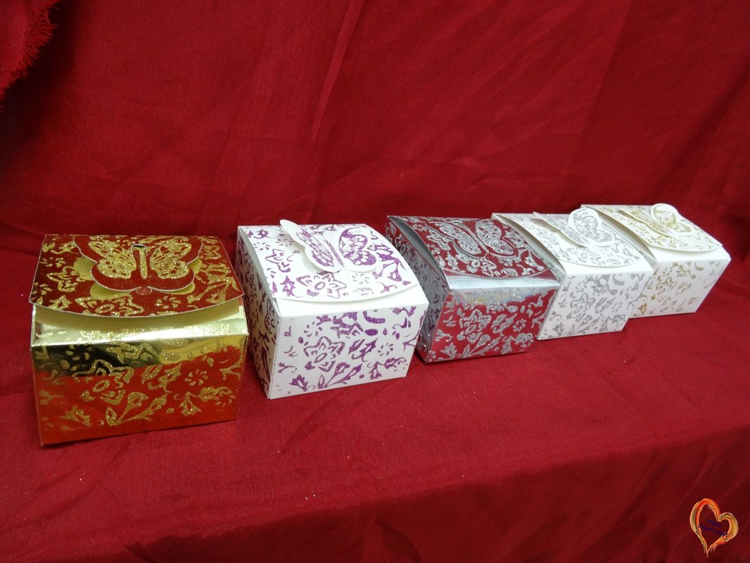 Napravi Rs Dounia Mariage Boite A Gateau Papillon Dore 25 Pieces Boites De Transport Pour Gateaux En Carton Ustensiles A Patisserie