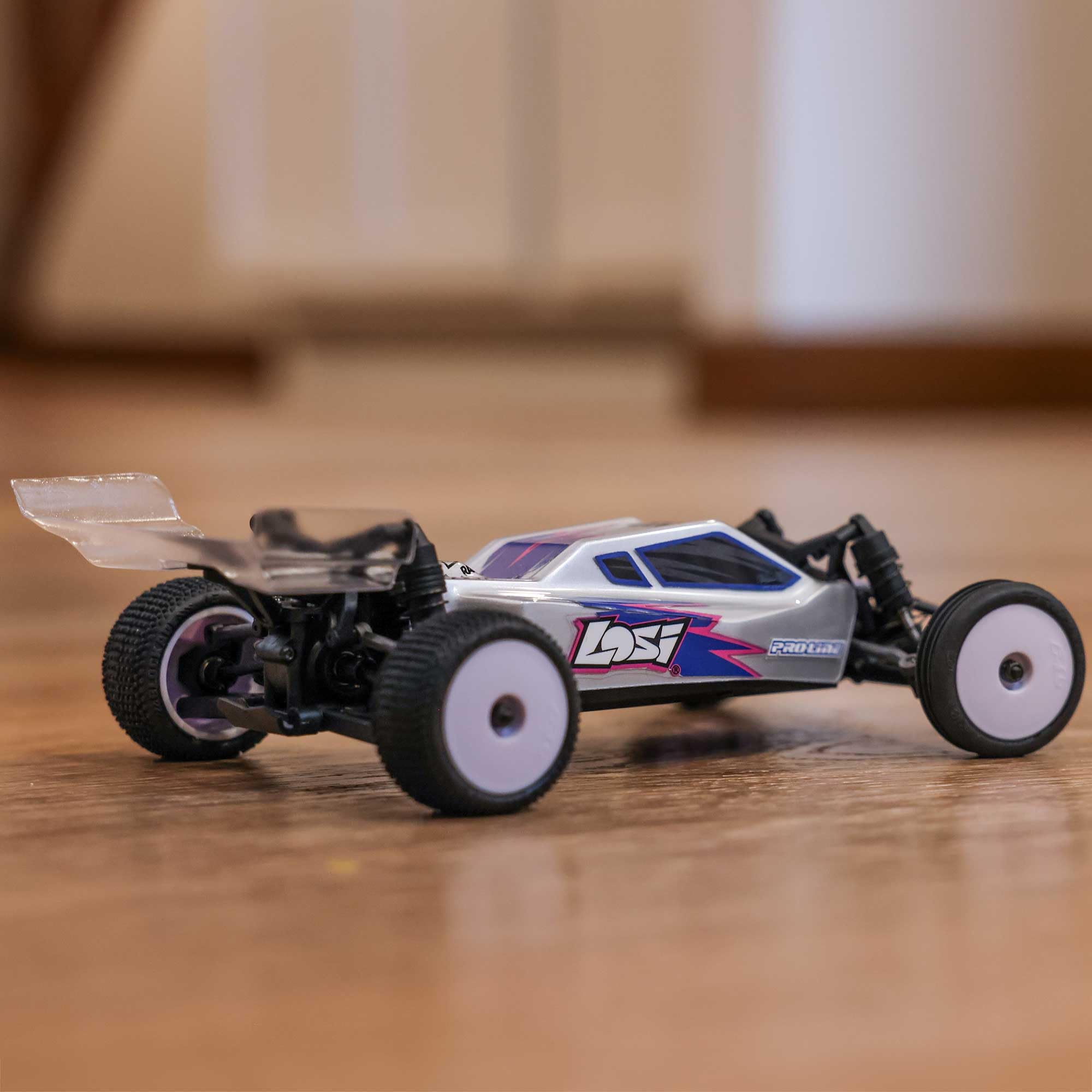 LOSI Micro-B 2WD Buggy, Heckantrieb, Öldruckfederbeine, Aluminium Chassis, inkl. Akku und Ladegerät 8