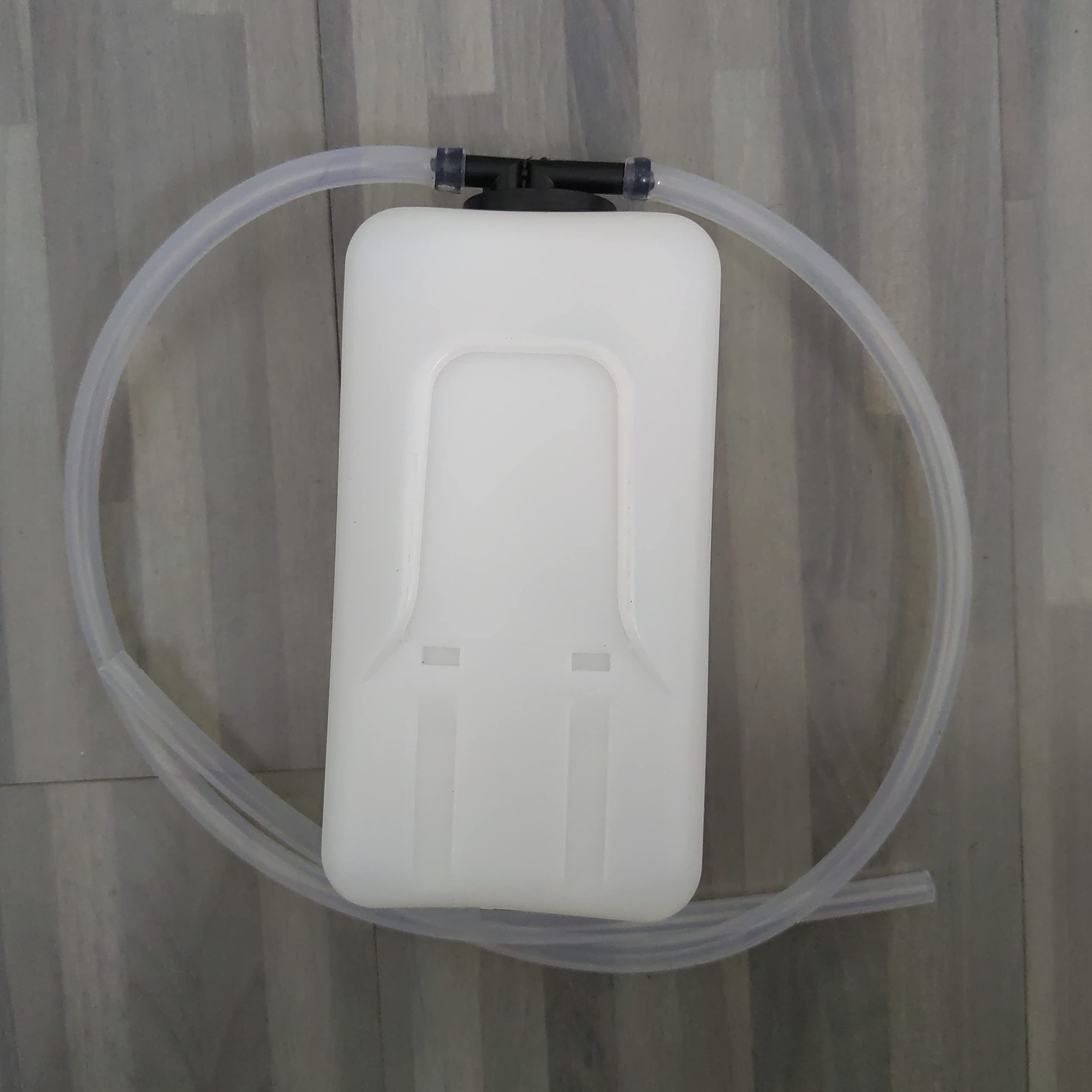 Photo 1 of Coolant Radiator Reservoir Bottle Overflow Tank 37410-88603 For Kubota L2800 L3400 L3408 L4508 L2800DT L3400DT L2800HST