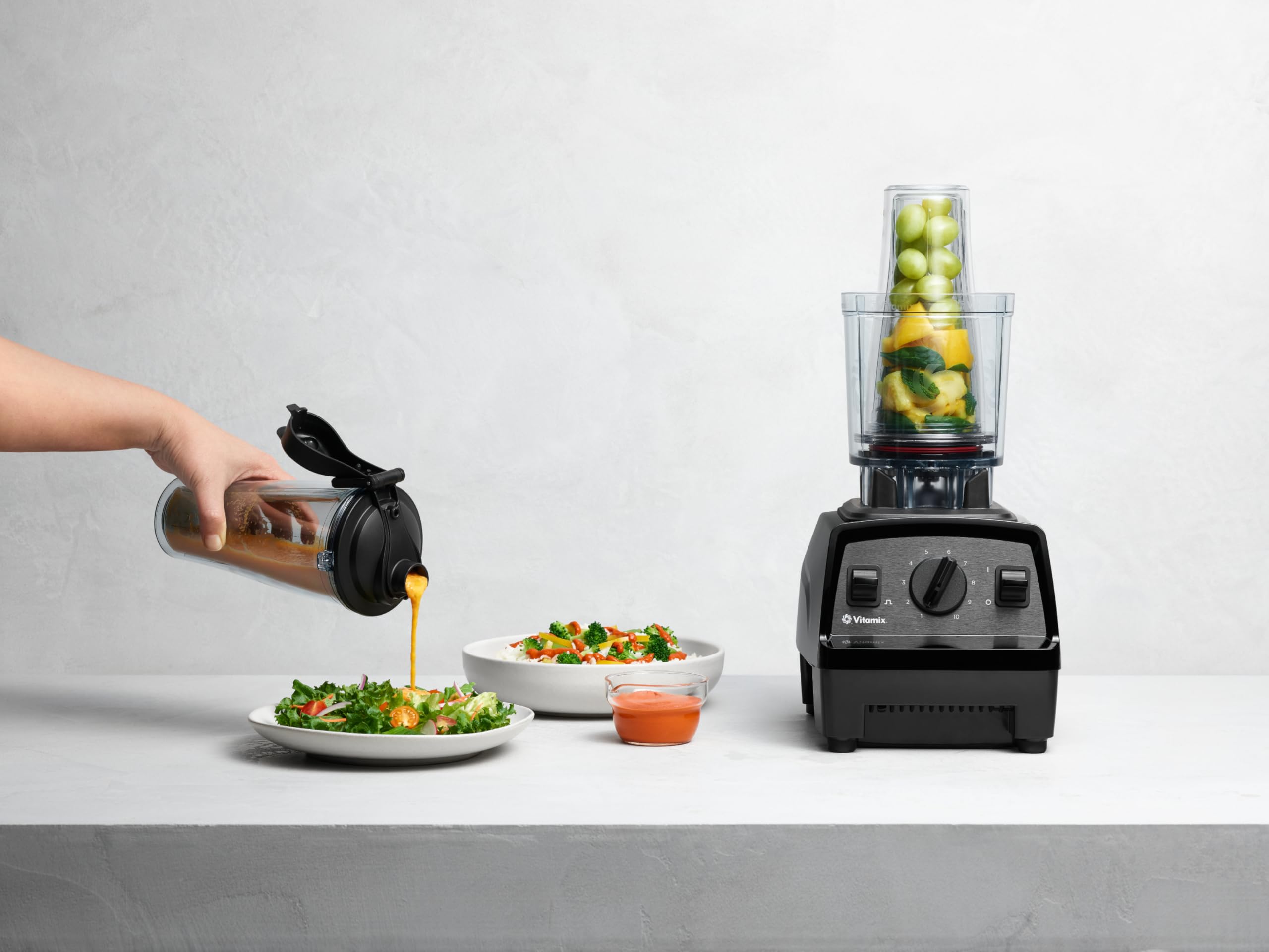 Vitamix Personal Cup Adapter, BPA-Free, Dishwasher Safe, Two 20oz Cups, Two Lids and One Adapter, Clear