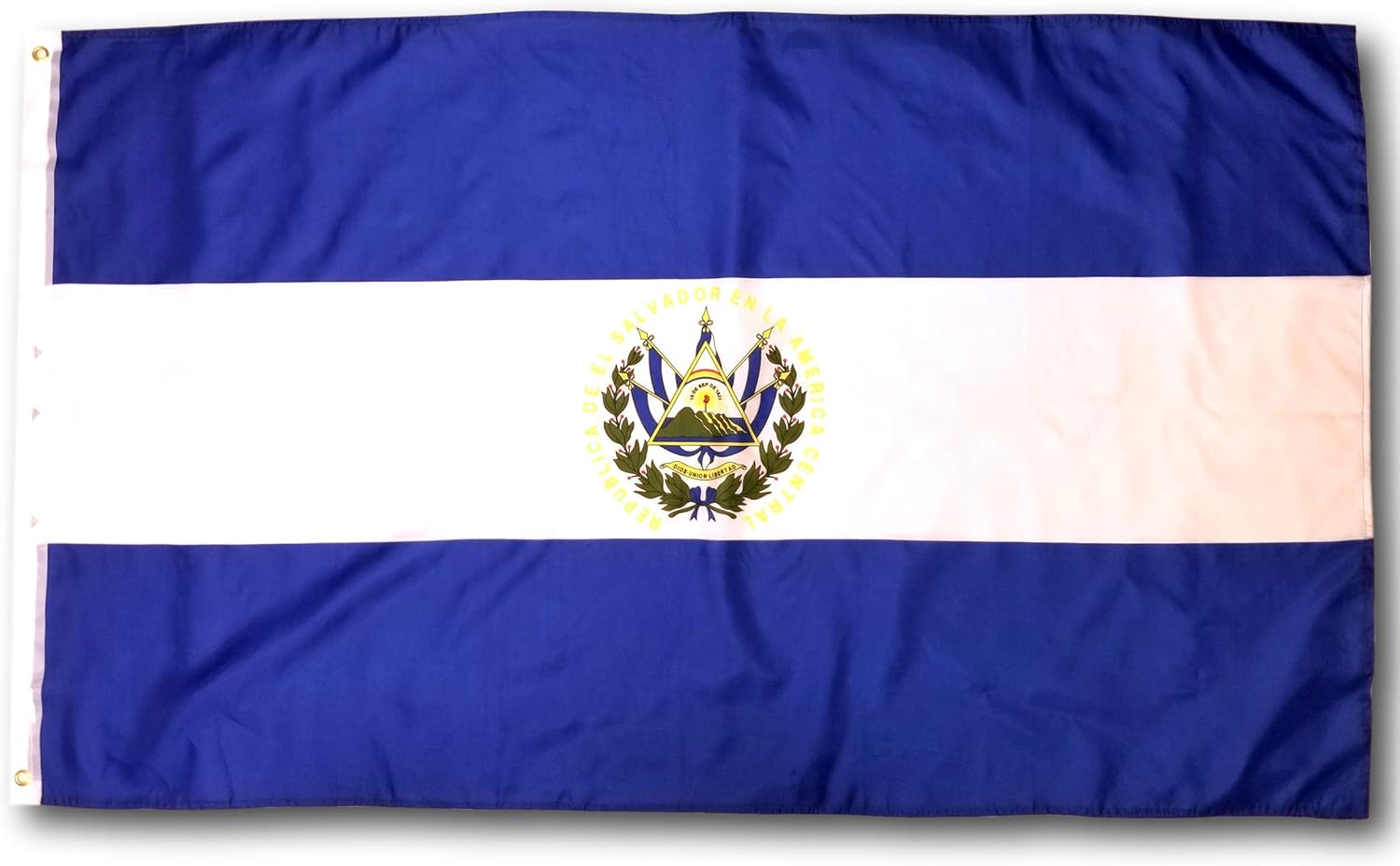 High Supply 3x5 El Salvador Flag with Two Brass Grommets