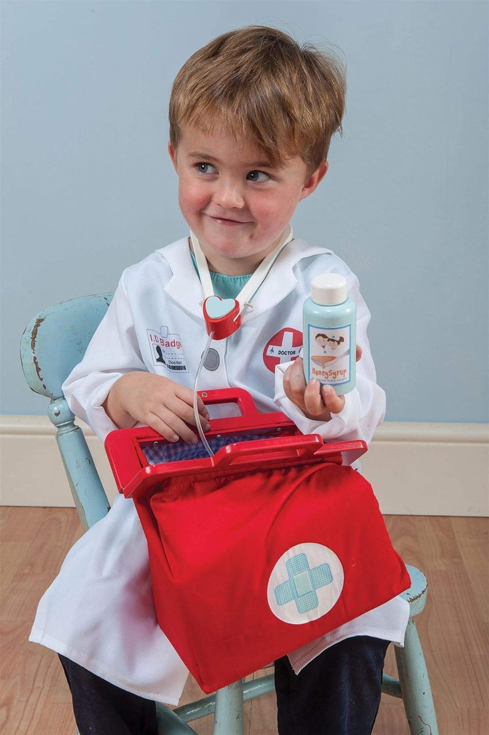 le toy van wooden toy doctor set