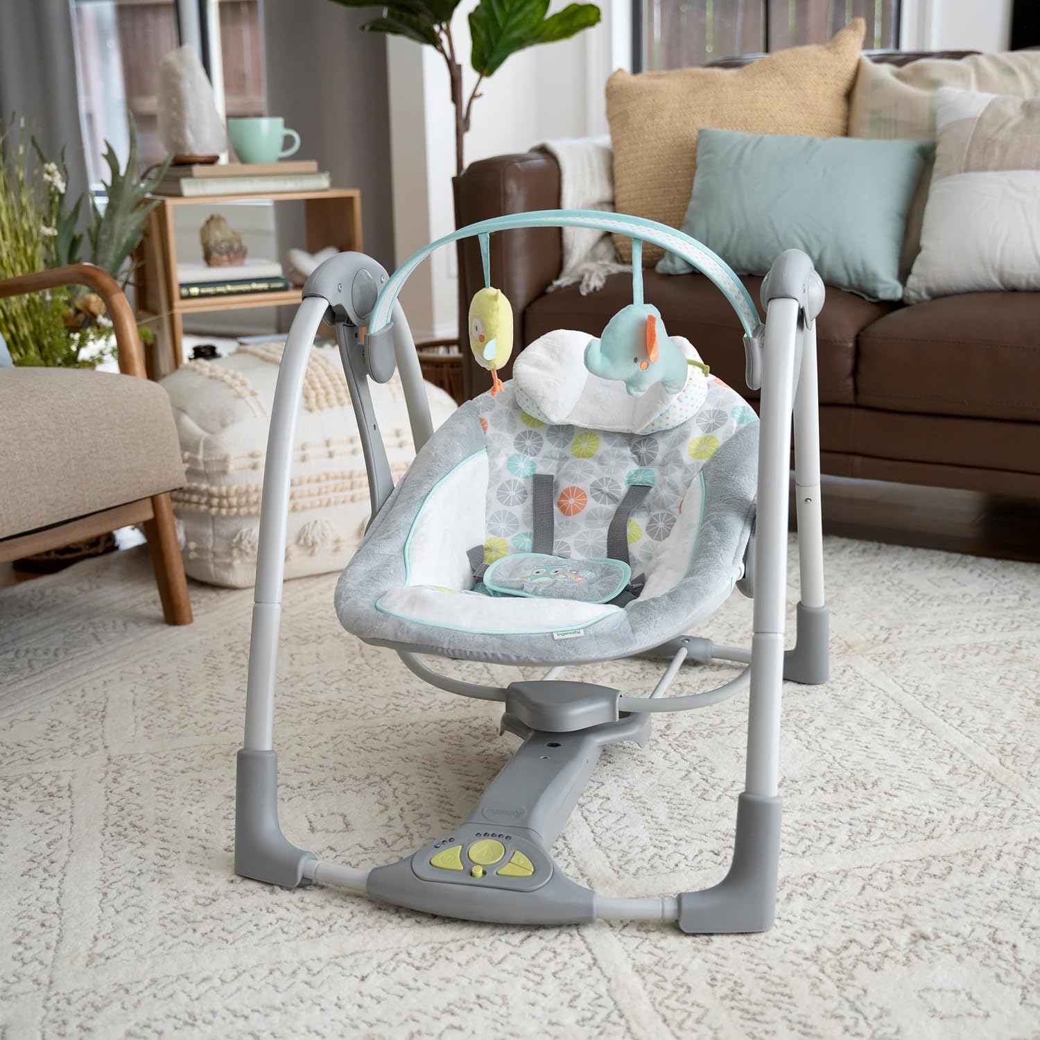 Ingenuity Swing 'n Go 5-Speed Baby Swing - Foldable, Portable, 2 Plush Toys & Sounds, 0-9 Months 6-20 lbs (Hugs & Hoots)