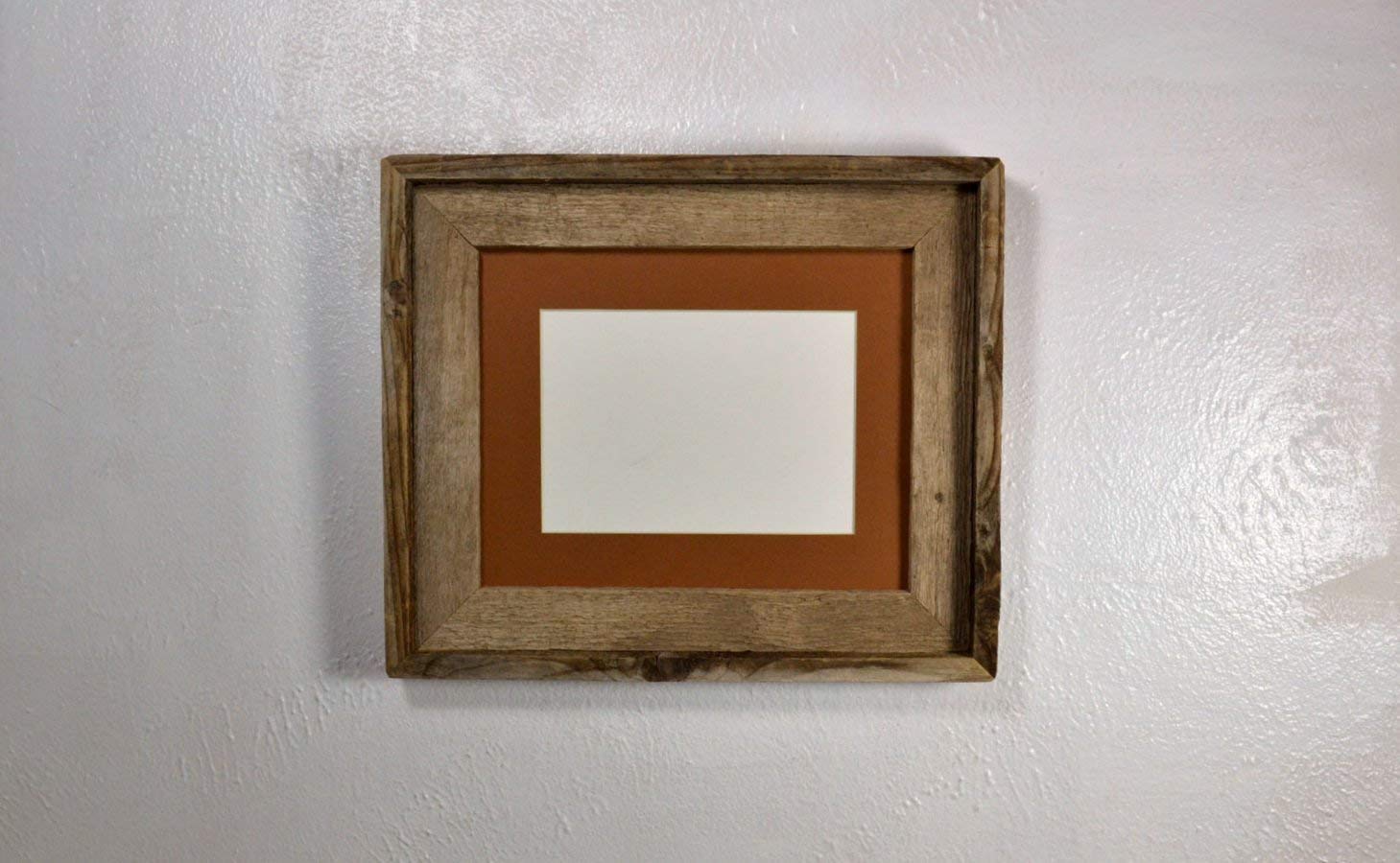 Amazon Com 5x7 Wall Hung Picture Frame Rust Mat Reclaimed Wood