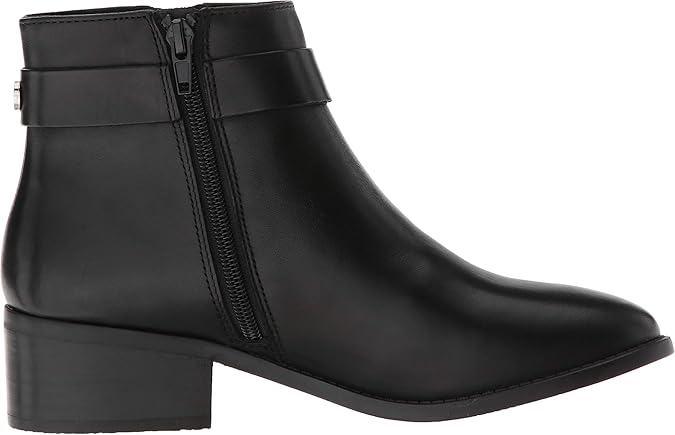 steve madden blanco leather ankle boot