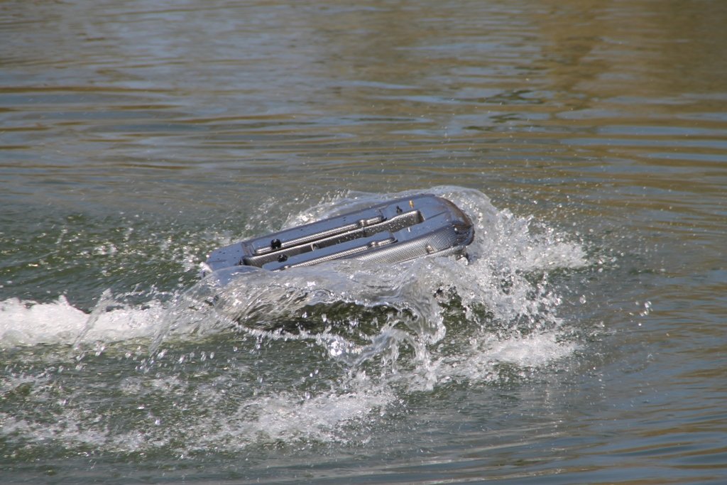 Futterboot Bausatz in Aktion