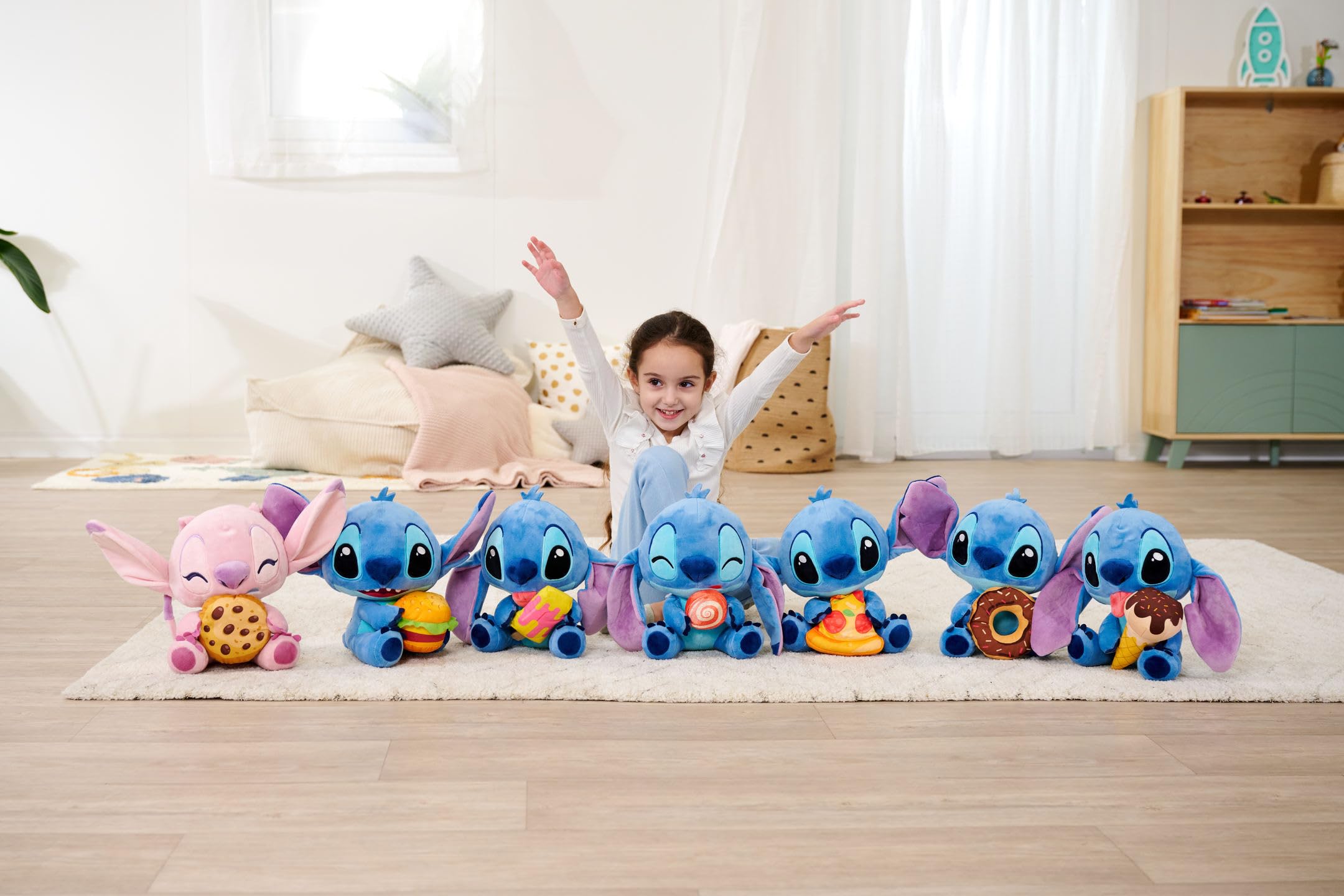 Simba Disney Stitch Kuscheltier mit Pizza – Plüschfigur zum Knuddeln, mit Pizza‑Stück in der Hand, ikonischer Disney‑Klassiker für Fans und Kinder, blau, 25 cm, ab 0 Jahren 6