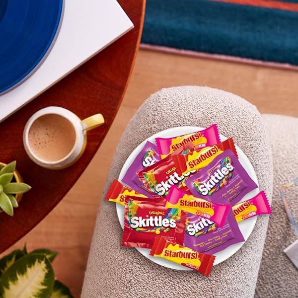 SKITTLES ORIGINAL, SKITTLES WILD BERRY & STARBURST ORIGINAL AND STARBURST FAVEREDS FUN SIZE CHEWY CANDY VARIETY BAG, PARTY SIZE, 20.13 OZ BULK BAG