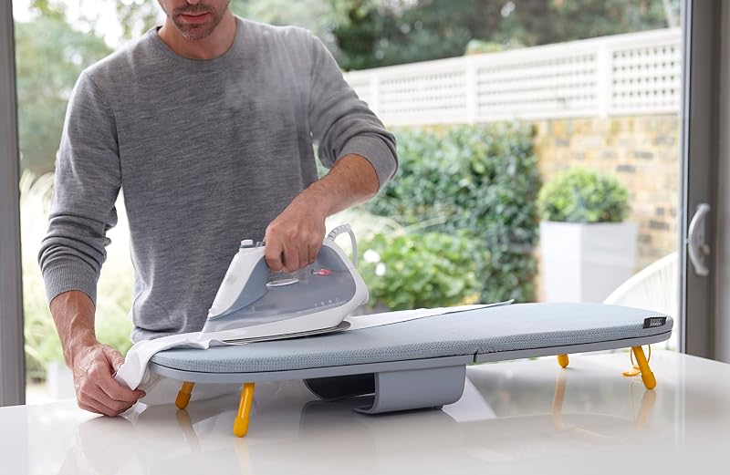 Pocket Planche à Repasser Pliante 90 x 33 cm avec Housse en Coton 100%, Rangement Compacte, Table Peu Encombrante, Porte-Fer Intégré, Gris/Jaune
