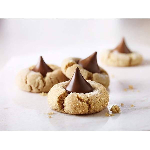 HERSHEY’S KISSES MILK CHOCOLATE CANDY PARTY PACK, 35.8 OZ