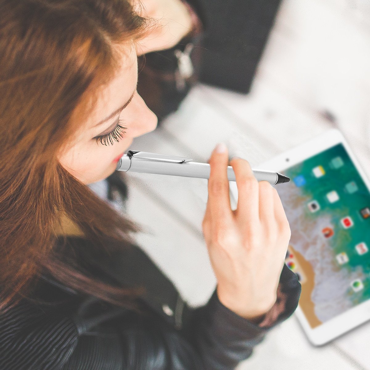 Poweradd elektronischer aktiver Stylus Stift, präziser aufladbarer Eingabestift kapazitiv mit dünner Spitze, tolles Gefühl beim Spielen, Zeichnen und Schreiben auf Touchscreen Apple iPhone, iPad, iPad Mini, iPad Air 2, Handys, Smartphones T