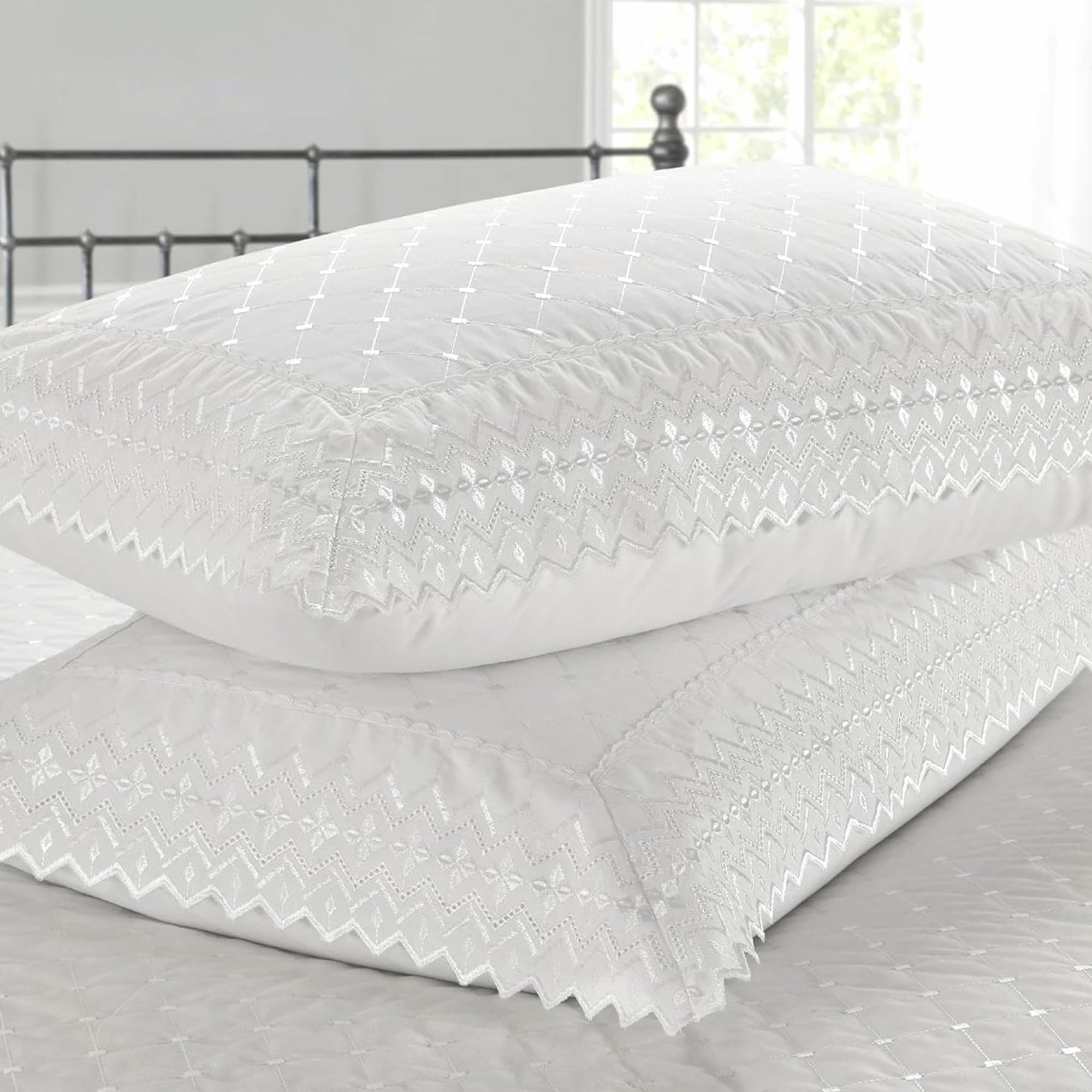 Rapport Home Polycotton Pillowcases Pair - Standard Size 50x75cm - Beautiful, Soft & Easy Care Bedding - 50% Cotton 50% Polyester Pillow Shams