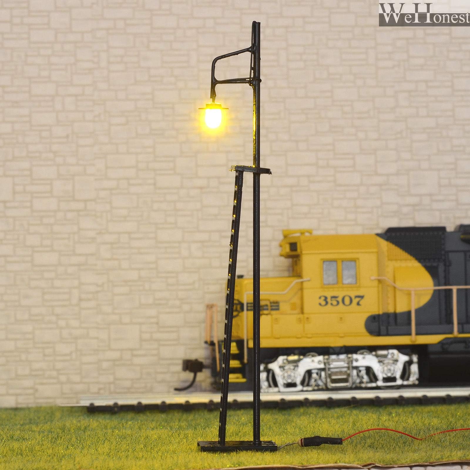 FidgetGear 4 pcs HO / OO scale warm white LED made Yard Lights Lampposts #R42-11