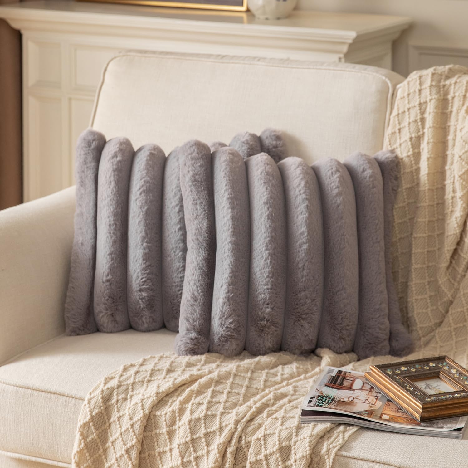 YAERTUN Set of 2 Grey Striped Decorative Cushion Covers 20x20 Inch 50x50 cm Plush Soft Throw Pillow Case with Velvet Back Faux Rabbit Fur Pillow Covers Sofa Couch Bed Livingroom