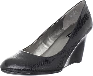 bandolino wedge pump