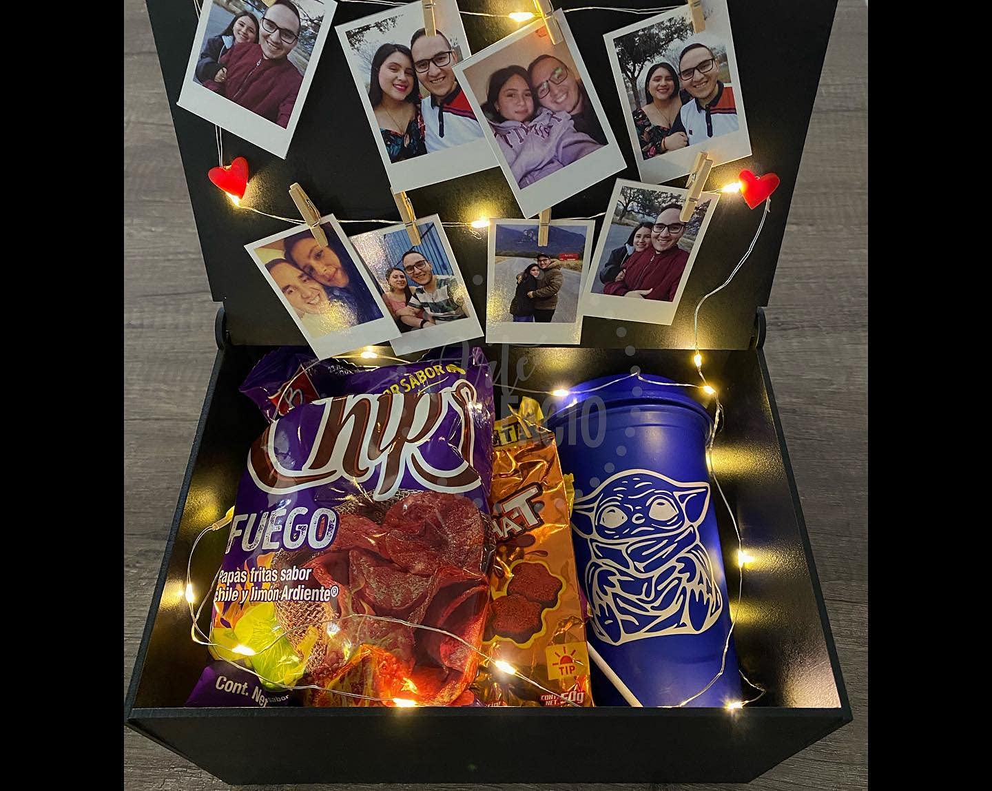 Caja Sorpresa Decorada Con Luces, Fotos Tipo Polaroid Letrero: Amazon