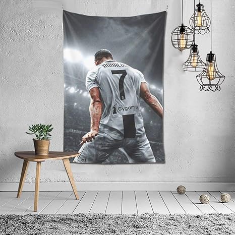 Amazon Co Jp タペストリー クリスティアーノ ロナウド Cr7 Cristiano Ronaldo 映画のポスター インテリア おしゃれ壁掛け 壁飾り多機能 装飾布 ファブリック装飾用品 装飾アート 模様替え 部屋 窓カーテン 新居祝い 150x100cm ホーム キッチン