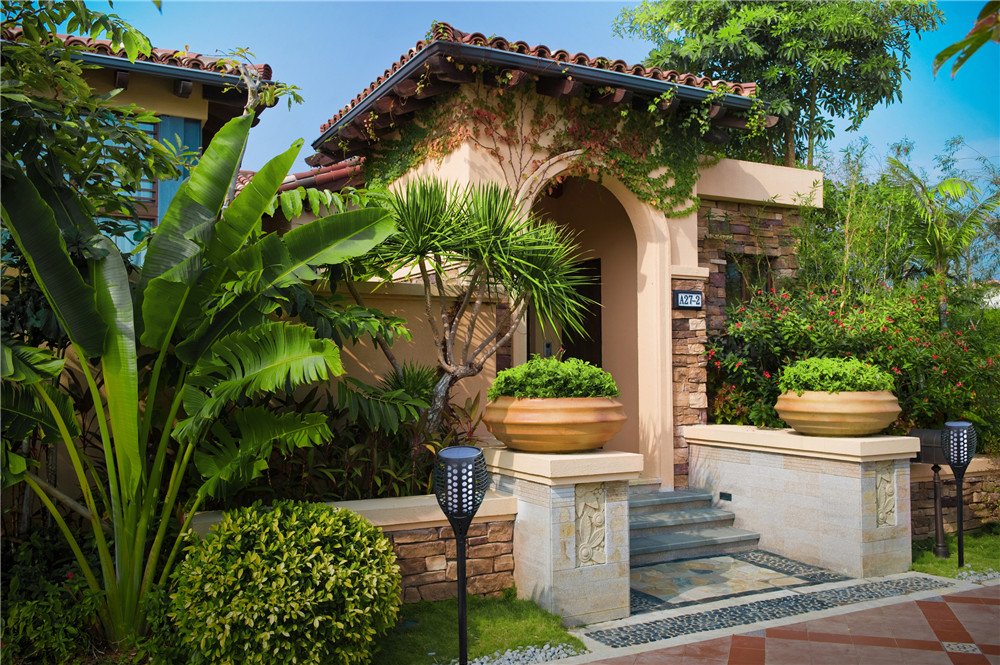 Solar Garden Lights, Gogomy Solar Lights Outdoor Waterproof LED Flickering Flames Torch Lights Solar Powered Landscape Decorative Lights for Garden Patio Yard Path (2 Pack)