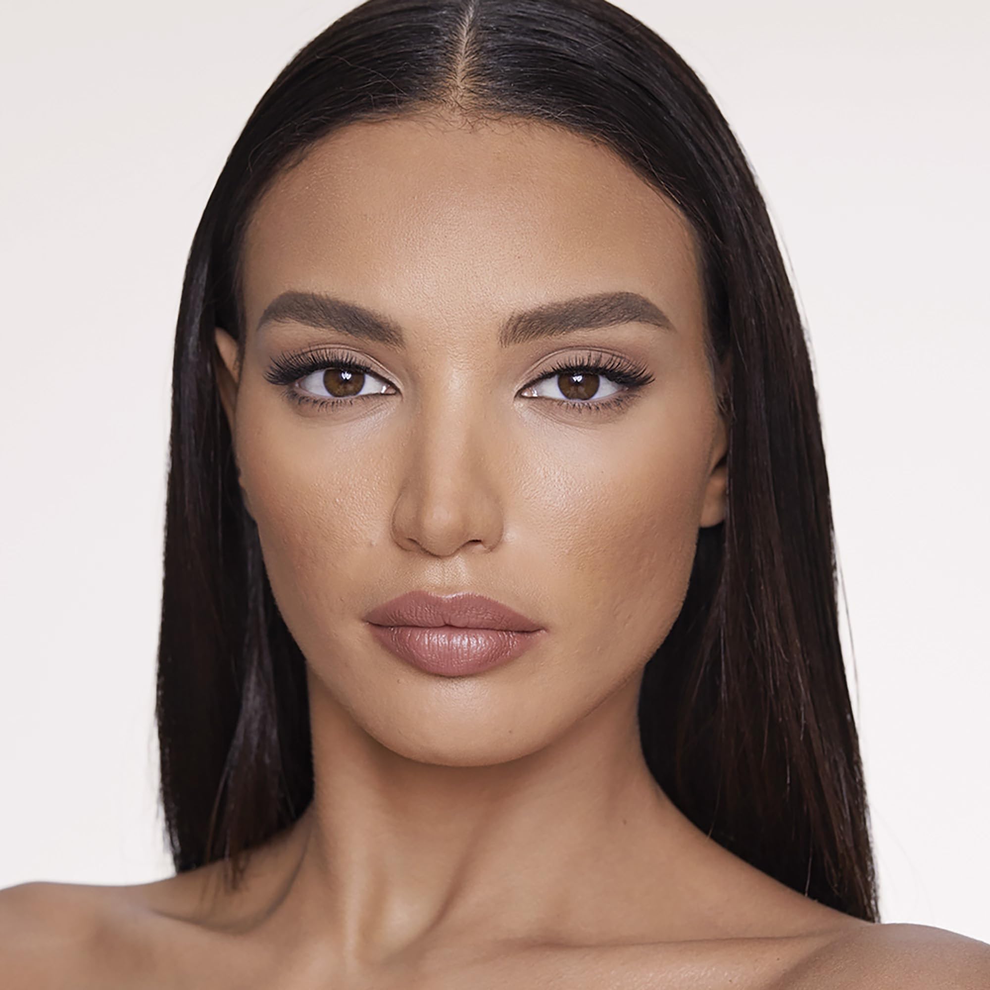 Charlotte Tilbury Airbrush Matte Bronzer - Smoothing & Blurring Powder Bronzer with an Airbrush Finish - Refillable Makeup Infused with Silky Mica & Hyaluronic Acid