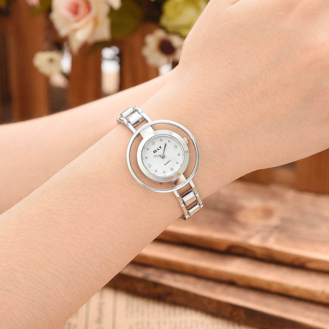 JSDDE Montre Femme Montre Simple Montre à la Mode Bracelet en Acier Mince Trois Aiguilles Quartz Analogue