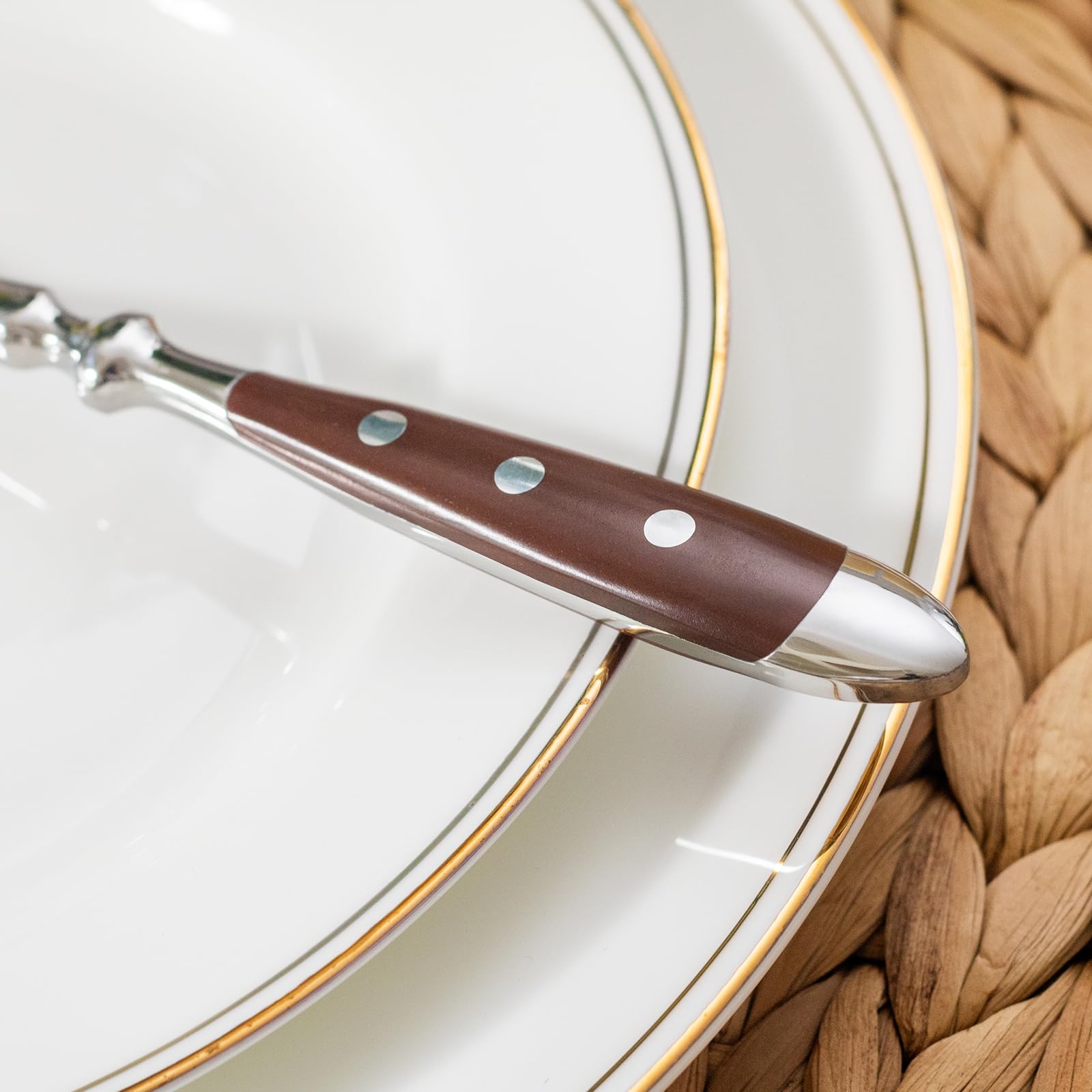 Alata Besteck Set für 6 Personen - Rustikales Tafelbesteck Set aus Edelstahl mit Braunen Griffen - Geschmiedet und Schwer - 30-teilig - Serie Berlin 4