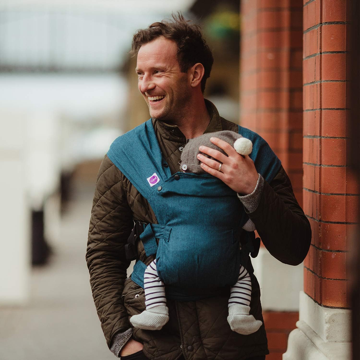 izmi essential baby carrier