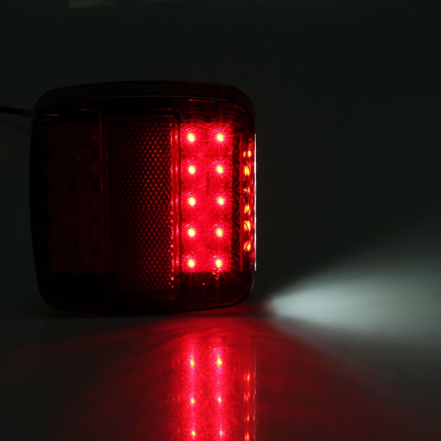 Biqing 2PCS Luci Posteriori per Rimorchio LED 24V,Multifunzione 46-LED Fanali Posteriori Luci di Stop Riflettore Indicatore di Direzione Dinamico per Rimorchio Caravan Camion Trattore