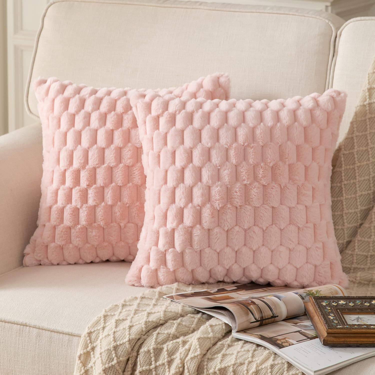 Mandioo Pack of 2 Pink Super Soft Plush Decorative Cushion Covers 20x20 inch 50x50 cm Wool Velvet Throw Pillow Covers cases Faux Fur fluffy Couch Sofa Bed Livingroom