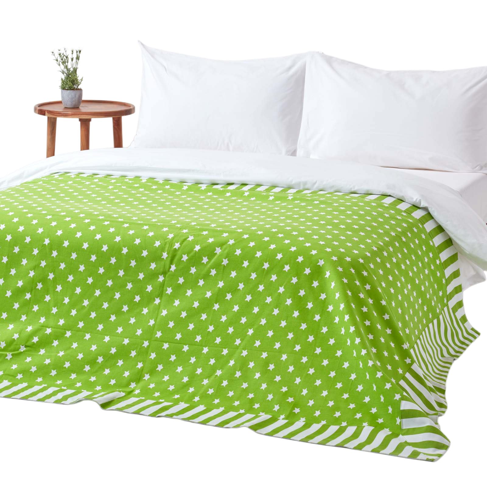 HOMESCAPES - Decorative Throw - 150 x 200 cm 60 x 79 Inch - Green Stars - 100% Cotton - Washable Patchwork Sofa or Bed Throw