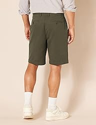 Amazon Essentials Men's Classic-Fit 9" Chino