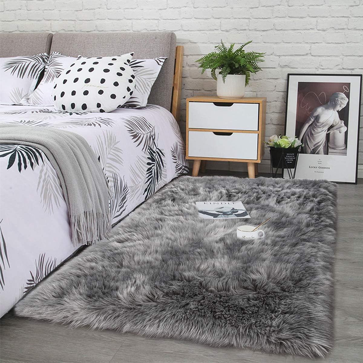 LOCHAS Grey Fluffy Faux Fur Rug for Living Room, Super Soft Sheepskin