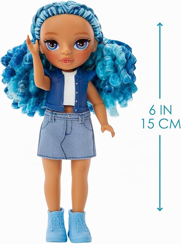 Littles - Sapphire Bradshaw - Bambola fashion piccola e snodabile - Bambola blu alta 14 cm con borsa e animale domestico magico Yeti - Per bambini e collezionisti