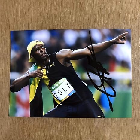 Amazon 陸上 ウサイン ボルト 直筆サイン入り２ｌ写真 オリンピック３連覇 人類史上最速 世界記録保持者 おもちゃ おもちゃ