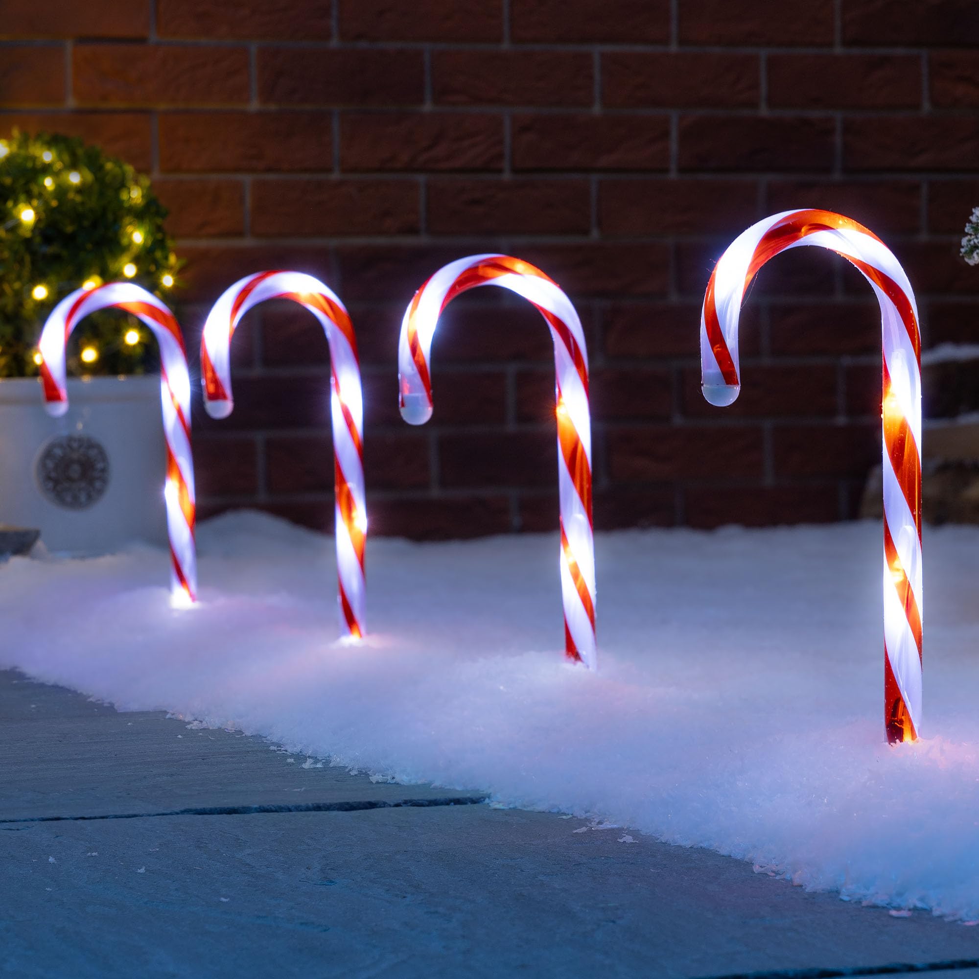 Christow Candy Cane Christmas Lights, Outdoor Path Stake Decorations, Flashing LED, Mains Powered, Set of 4 x 26cm (Red & White)