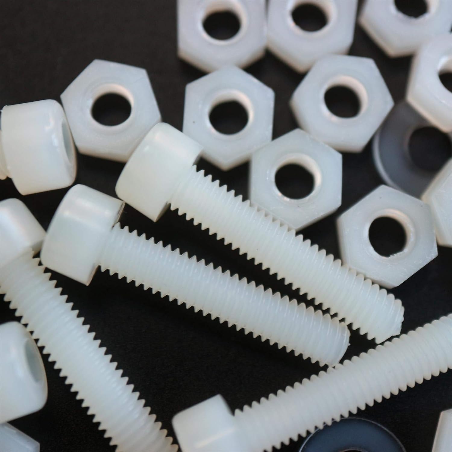 50 x Nylon Natural Socket Head, Plastic Machine Screws, M4 x 20mm, Plastic Bolts, Nuts & Washers - Image 4