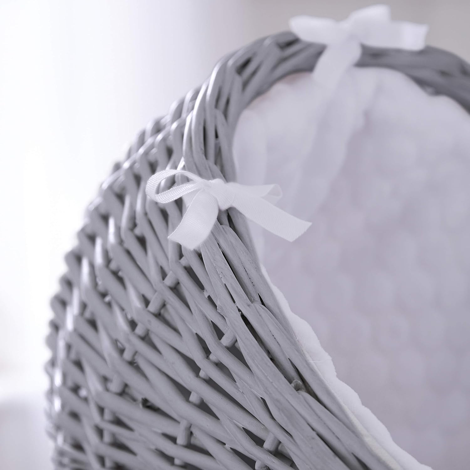 white noah pod moses basket