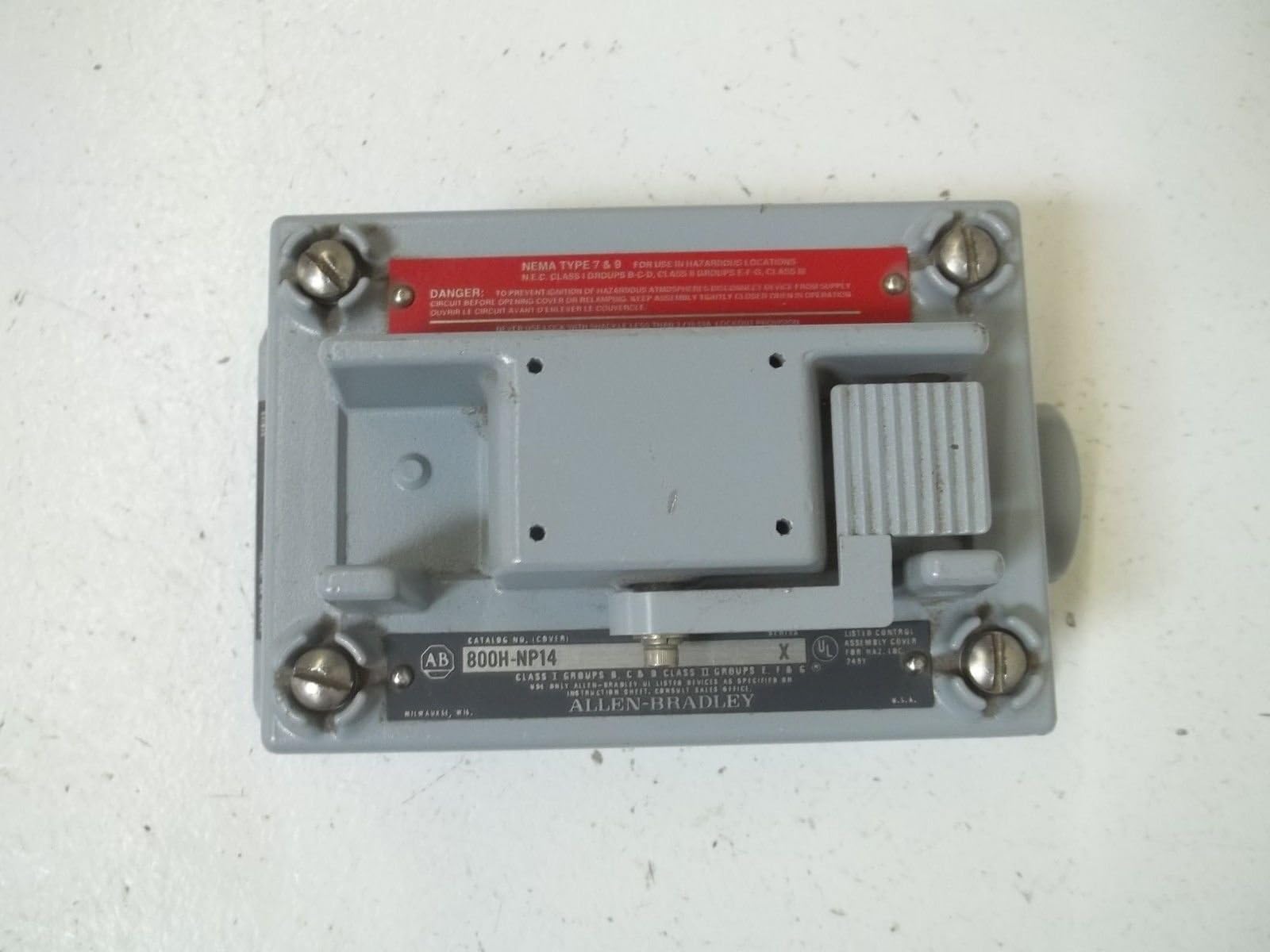 ALLEN BRADLEY 800H-1HX7 SER.X EXPLOSION PROOF PUSHBUTTON SWITCHUSED