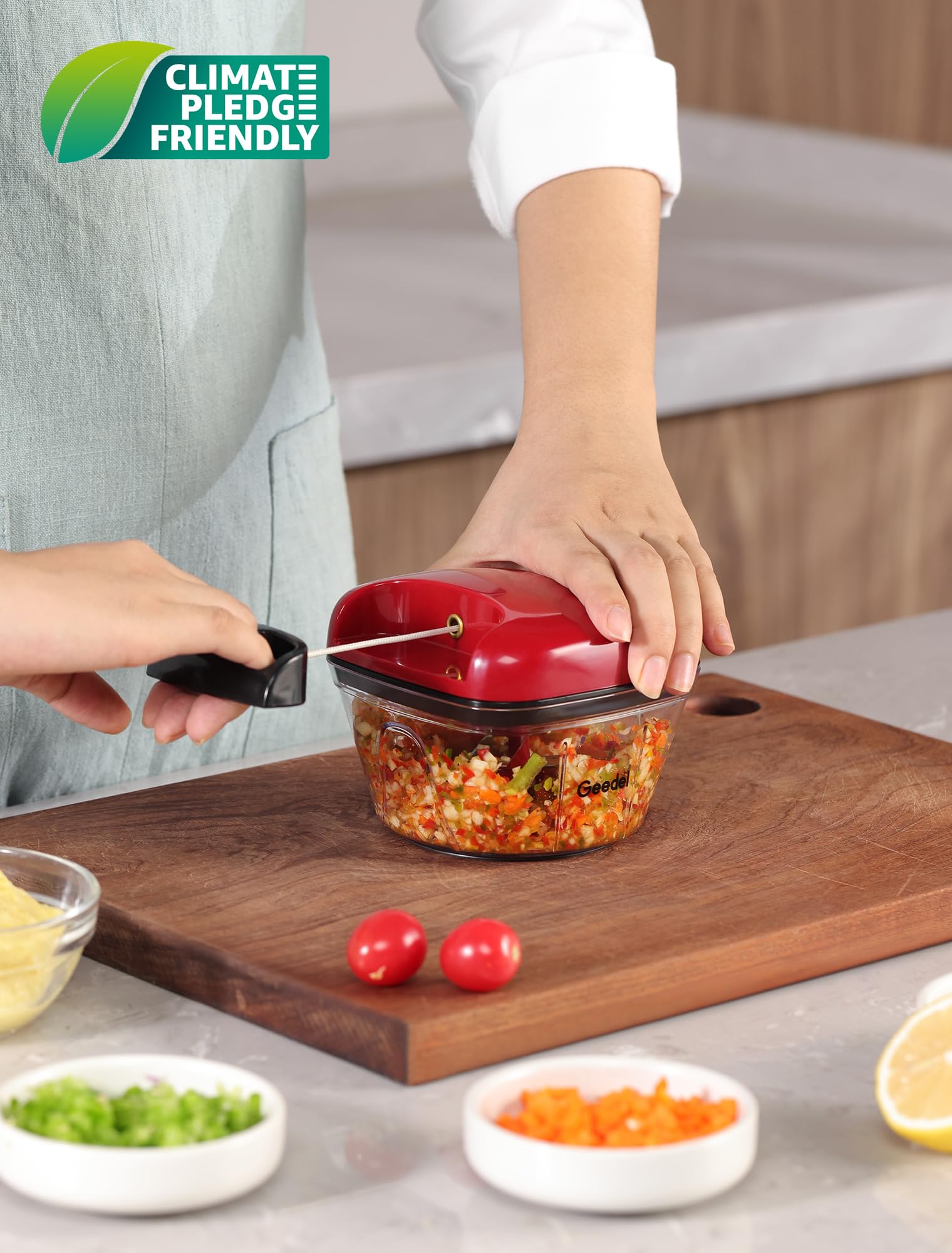 Geedel Zwiebelschneider, 500ML Zwiebel Zerkleinerer mit Seilzug, Gemüseschneider Zerkleinerer Manuell mit Edelstahlklingen, Multizerkleinerer Zwiebelhacker für Gemüse, Obst, Zwiebeln, Nüsse, Knoblauch 2