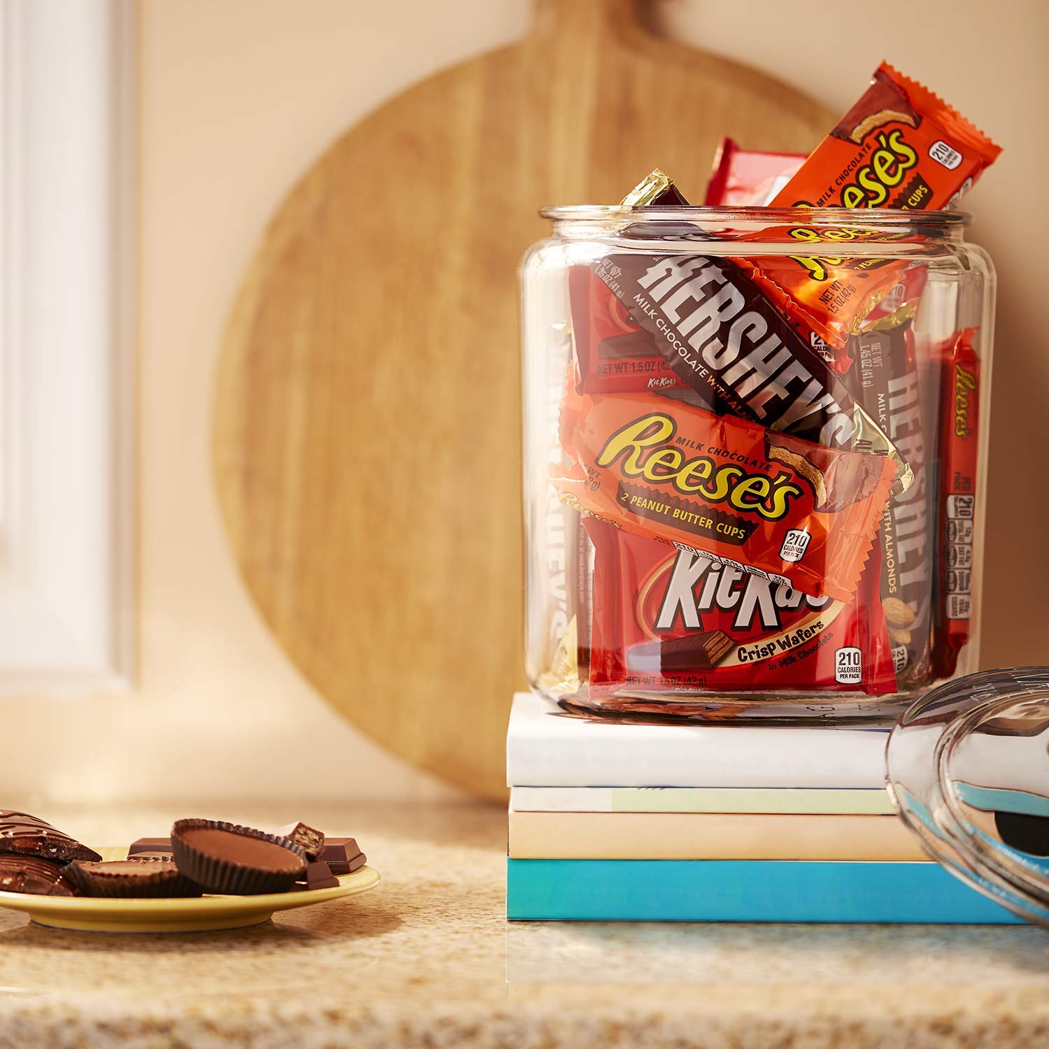 HERSHEY's Variety Pack, Milk Chocolate, Milk Chocolate with Almond Bars, (HERSHEY'S, KIT KAT, REESE'S) Full Size Gift Pack, 30 Count : Hershey S Smores Kit : Grocery & Gourmet Food