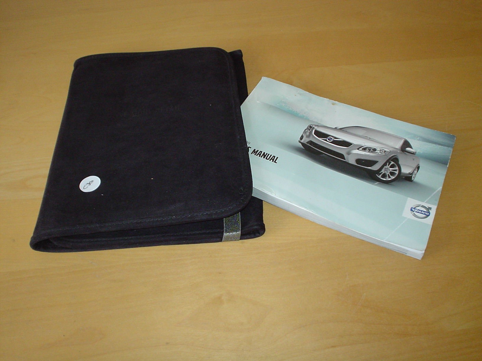 VOLVO C30 OWNERS MANUAL HANDBOOK with WALLET (2006 - 2013) -1.6 2.0 2.0F T5  PETROL & D2 D3 D4 DIESEL ENGINES - OWNER'S HAND BOOK MANUAL Paperback – 2012