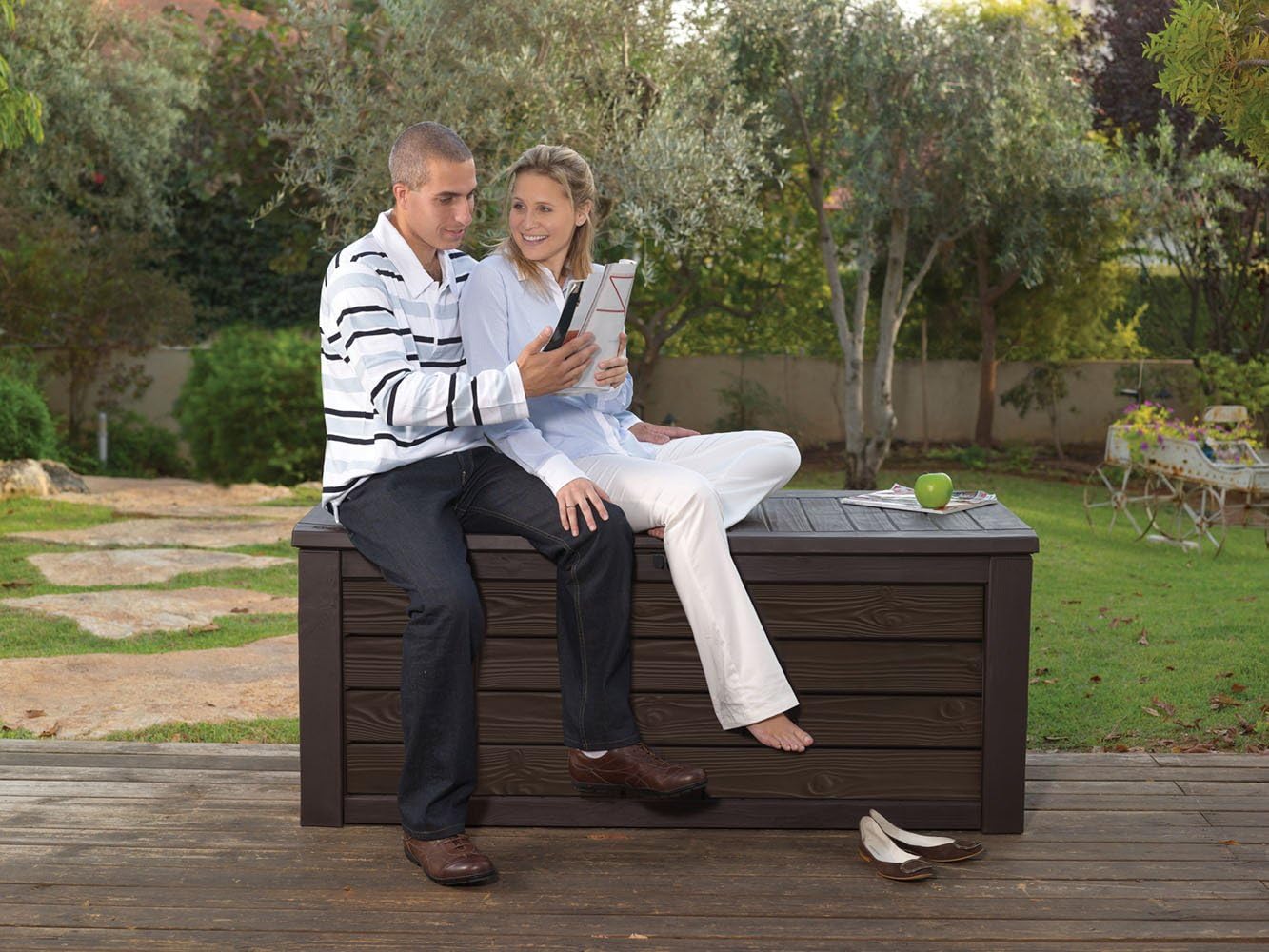 Keter Westwood 150 Gallon Resin Large Deck Box-Organization and Storage for Patio Furniture, Outdoor Cushions, Garden Tools and Pool Toys, Brown : Garden & Outdoor