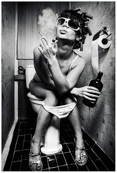 Wallario Poster - Kloparty - Sexy Frau auf Toilette mit Zigarette und Schnaps in Premiumqualität, Größe: 61 x 91,5 cm (Maxipo
