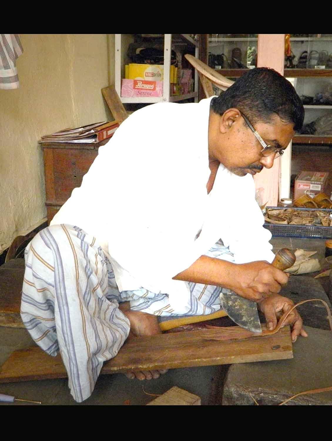 ekolhapuri light yellow authentic authentic handmade genuine leather kolhapuri chappal for ladies