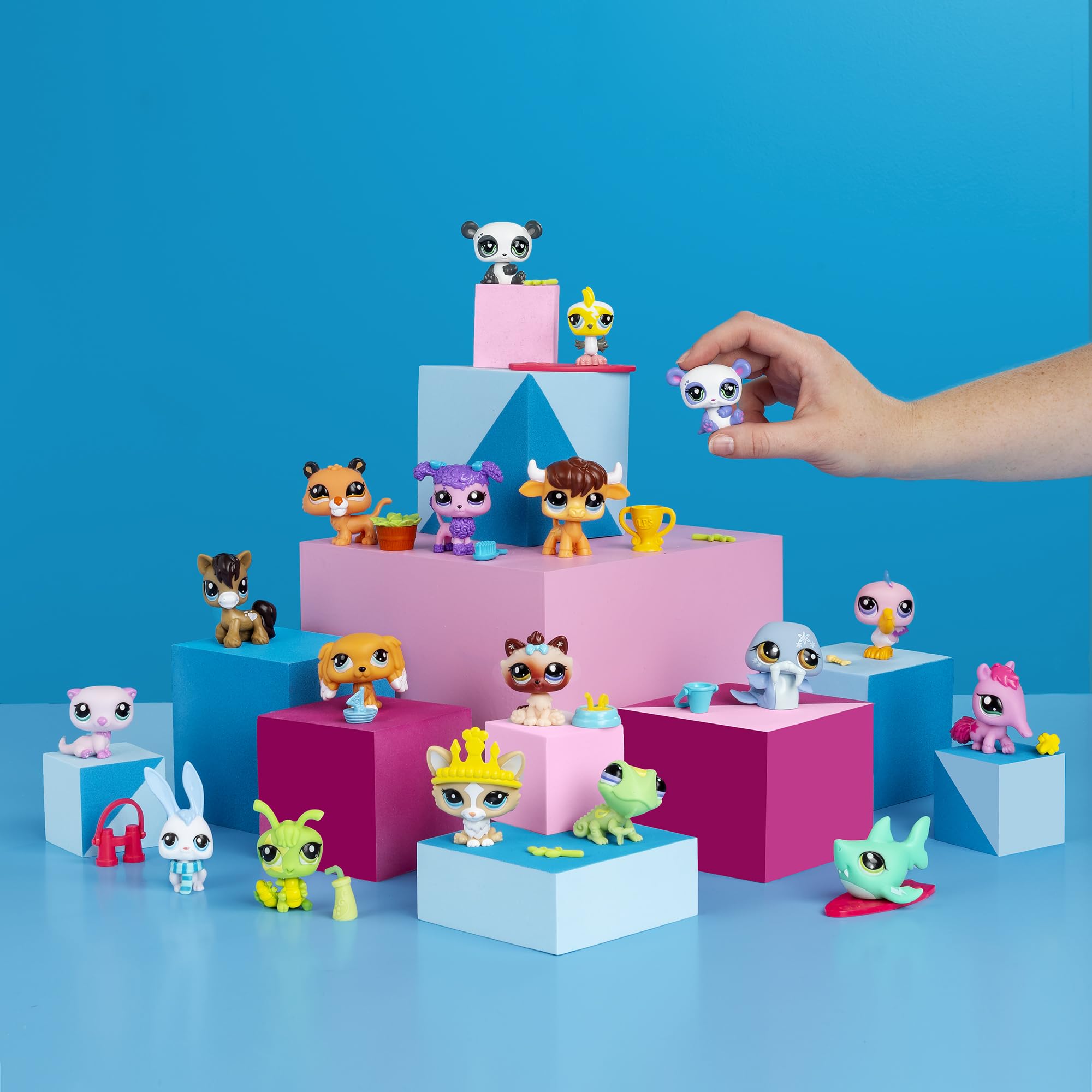 Littlest Pet Shop 18 Pets Collector Set, Pet Surprise Display - Gen 7, Pets #1 - #18, Authentic LPS Bobble Head Figure, Collectible Imagination Toy Animal, Kidults, Girls, Boys, Kids, Tweens Ages 4+