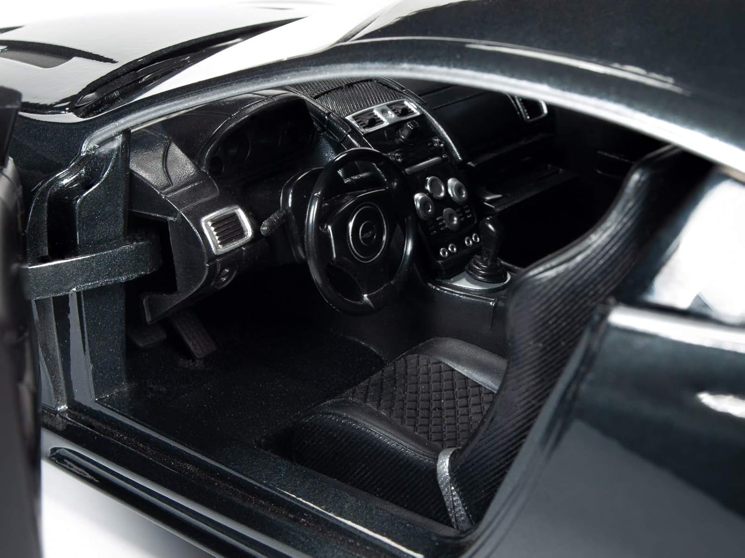 Auto World AWSS123 1:18 Aston Martin DBS-James Bond: Toys & Games