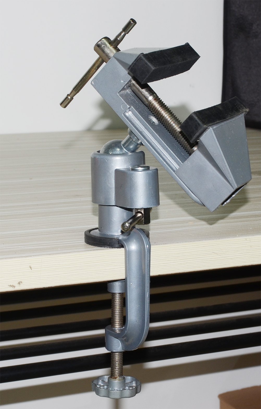 Gigibon Swivel Table Vise, Clampon Bench Vise, Portable & MultiAngle
