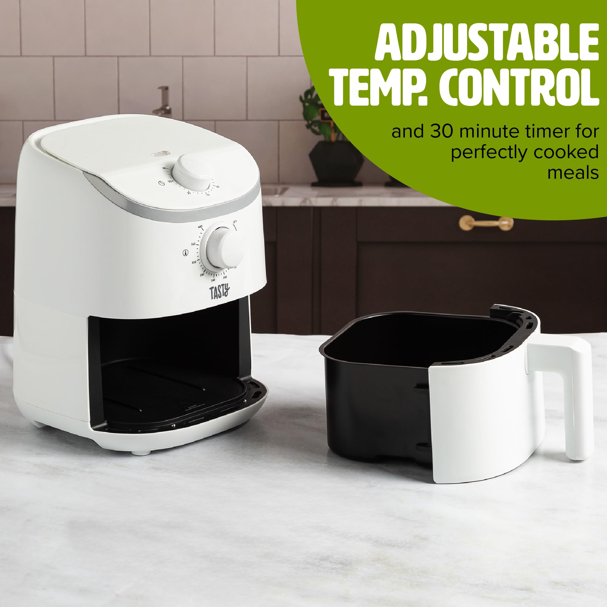 Tasty Freidora de aire personal, comidas más saludables en minutos, control de temperatura ajustable hasta 400°F, diseño fácil de usar, canasta y bandeja antiadherentes fabricadas sin PFAS, PFOA, PFOS y PTFE, 900 vatios, 2 cuartos, blanca