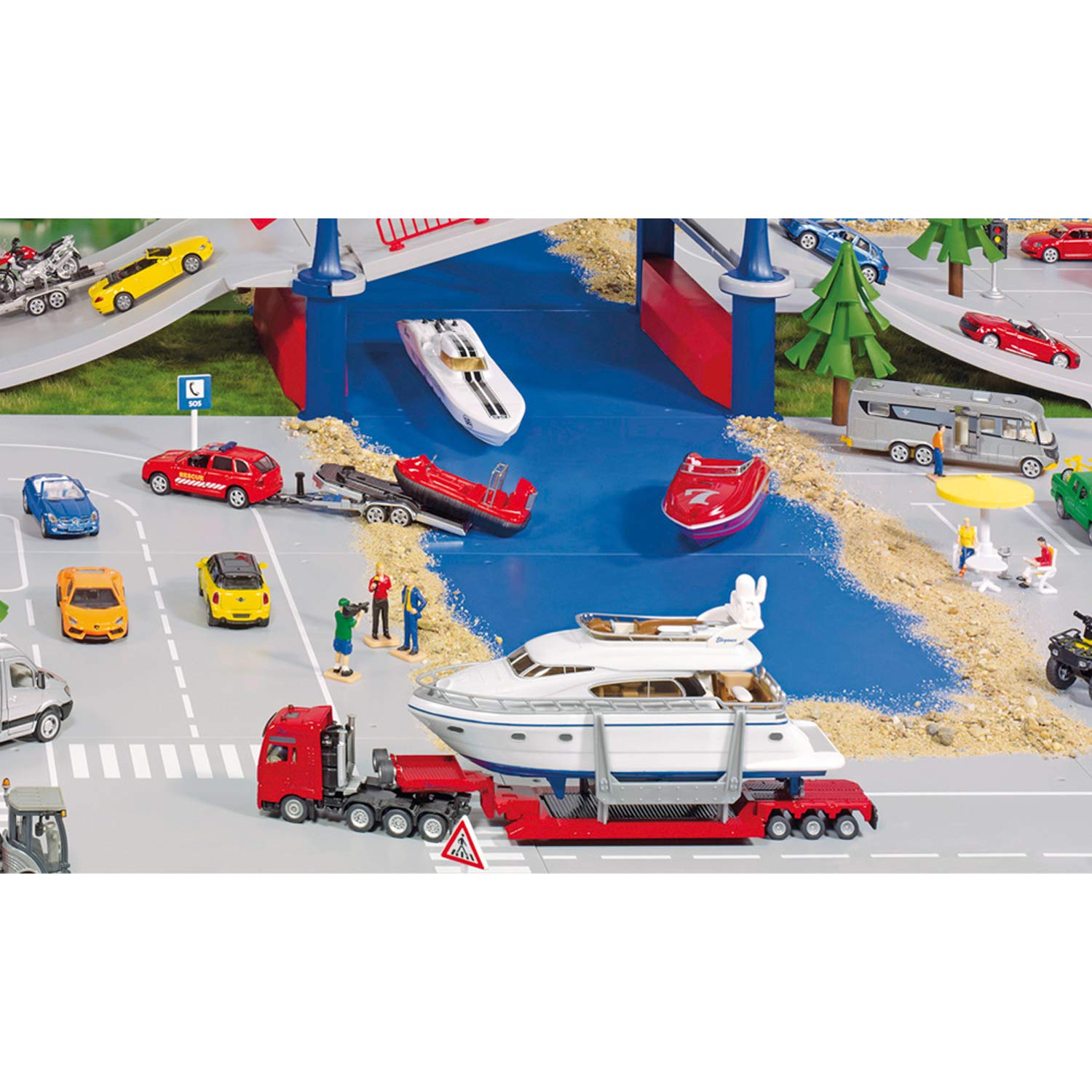 SIKU 1849 Super Heavy Load Transporter with Yacht, Multicoloured- Buy ...