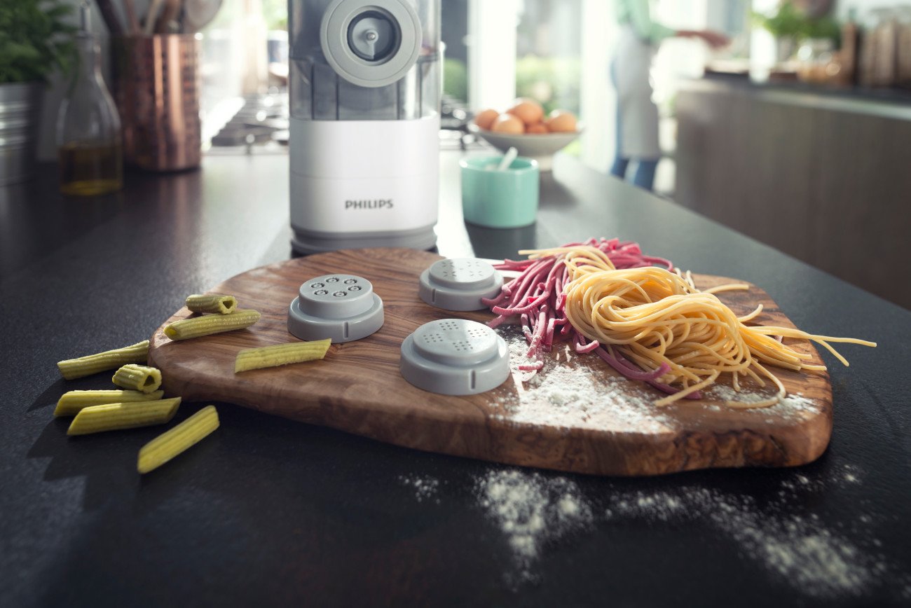 Philips Kitchen Appliances Compact Pasta and Noodle Maker, Viva Collection, Comes with 3 Default Classic Pasta Shaping Discs, Fully Automatic, Recipe Book, Small, White (HR2370/05)