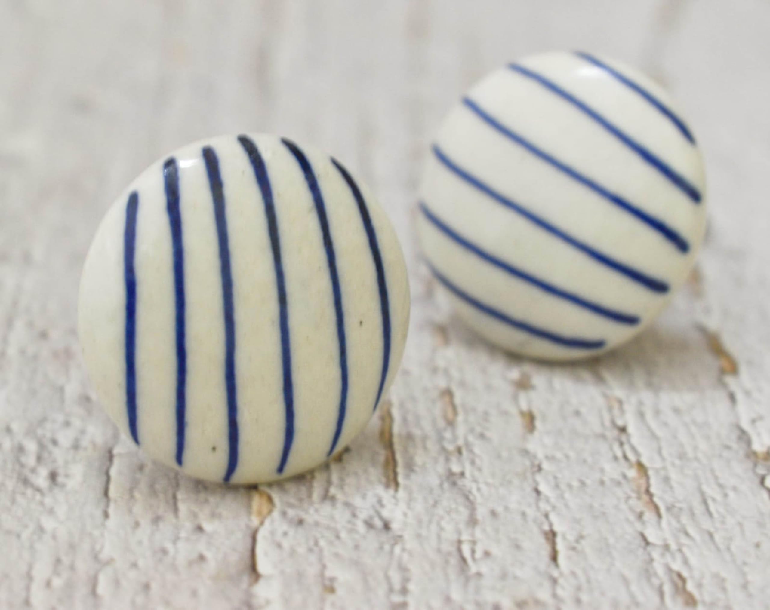 ARTISNO Ceramic Knobs for Cabinets - Set of 10 Decorative White & Blue Handprinted Linen Ceramic Knobs for Home Kitchen Cabinet Drawer | Wardrobe and Dresser Pulls (1.5-Inch Diameter)(Design 14) — image 1
